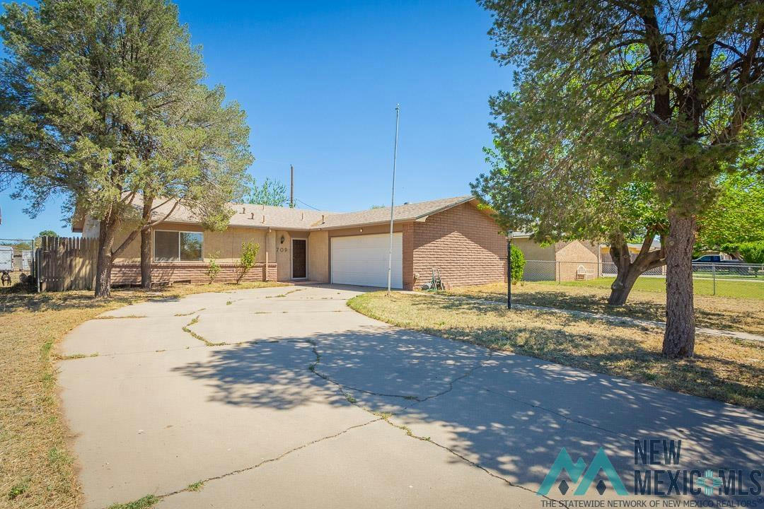 709 W GAYLE ST, ROSWELL, NM 88203, photo 1 of 34